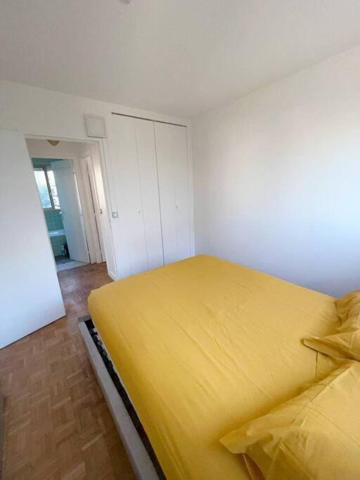 Entiry Apartment, Private Rooms In París Exterior foto